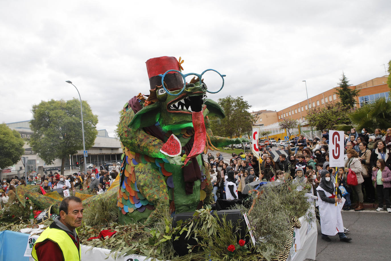 Fotos: El desfile de San Jorge de Cáceres, en imágenes