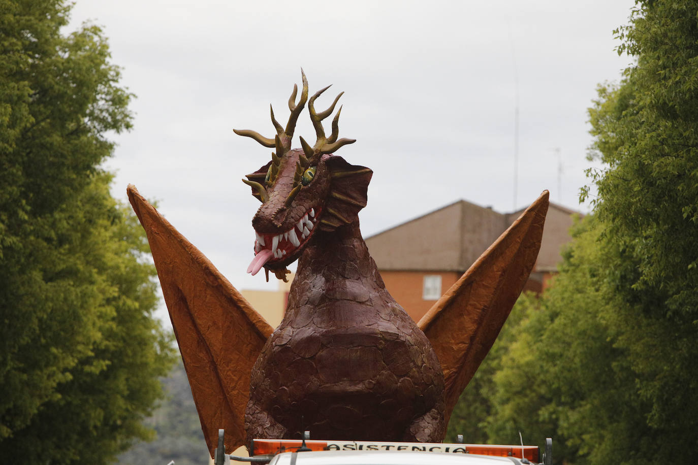 Fotos: El desfile de San Jorge de Cáceres, en imágenes