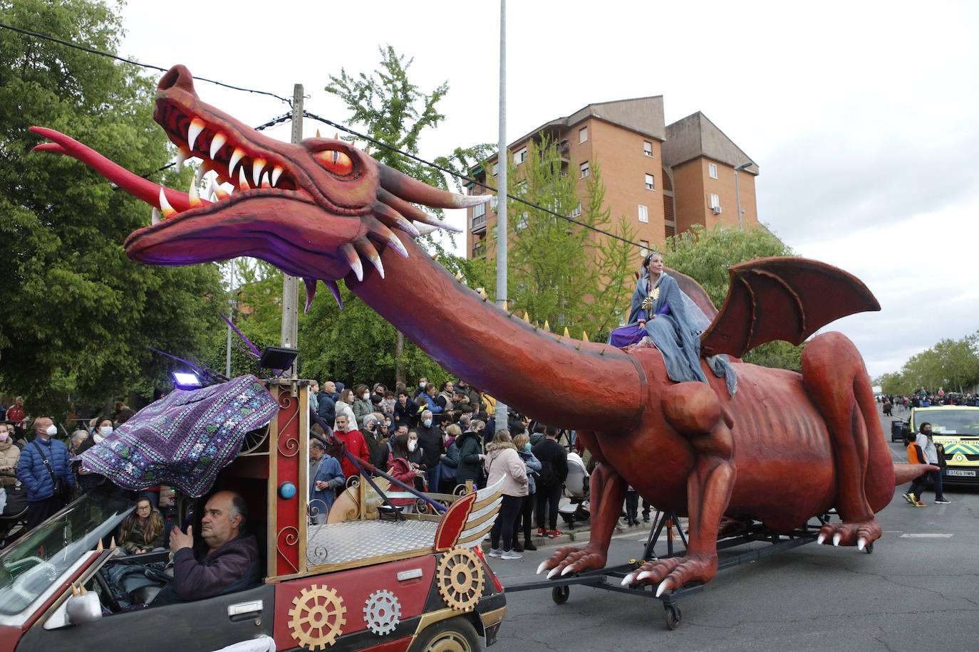 Fotos: El desfile de San Jorge de Cáceres, en imágenes