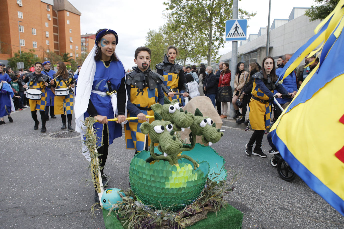 Fotos: El desfile de San Jorge de Cáceres, en imágenes