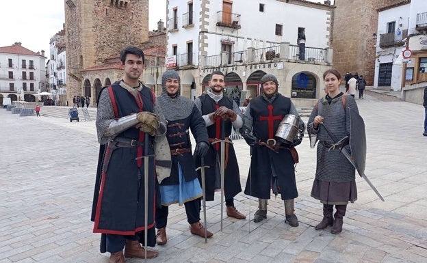 La asociación de caballeros Fratres han apoyado la celebración de la procesión cívica. 