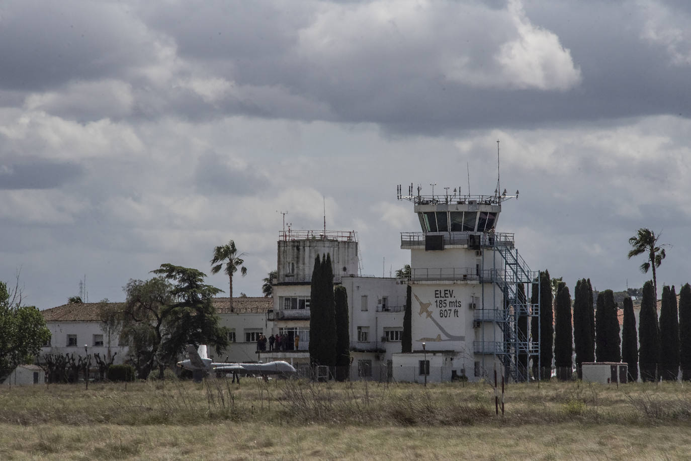 Spotters captan el vuelo de un F-5 en la base de Talavera.