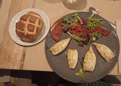 Imagen secundaria 1 - Chipirones en ensalada, a la plancha y salmorejo.