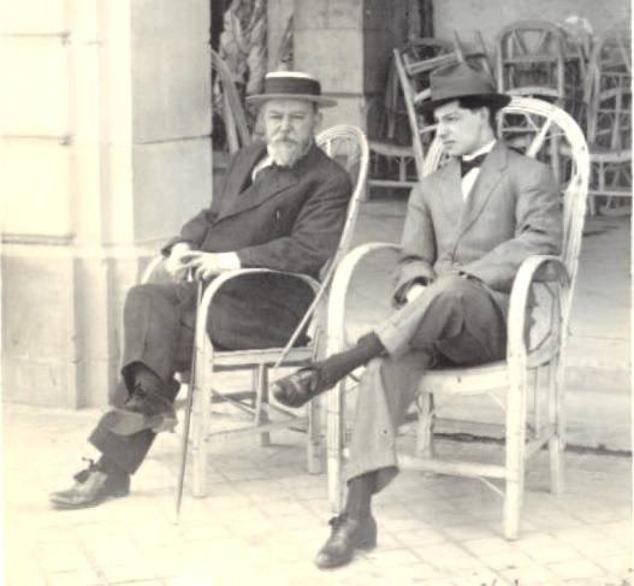 Los dos Joaquín Sorolla, padre e hijo, en Biarritz.