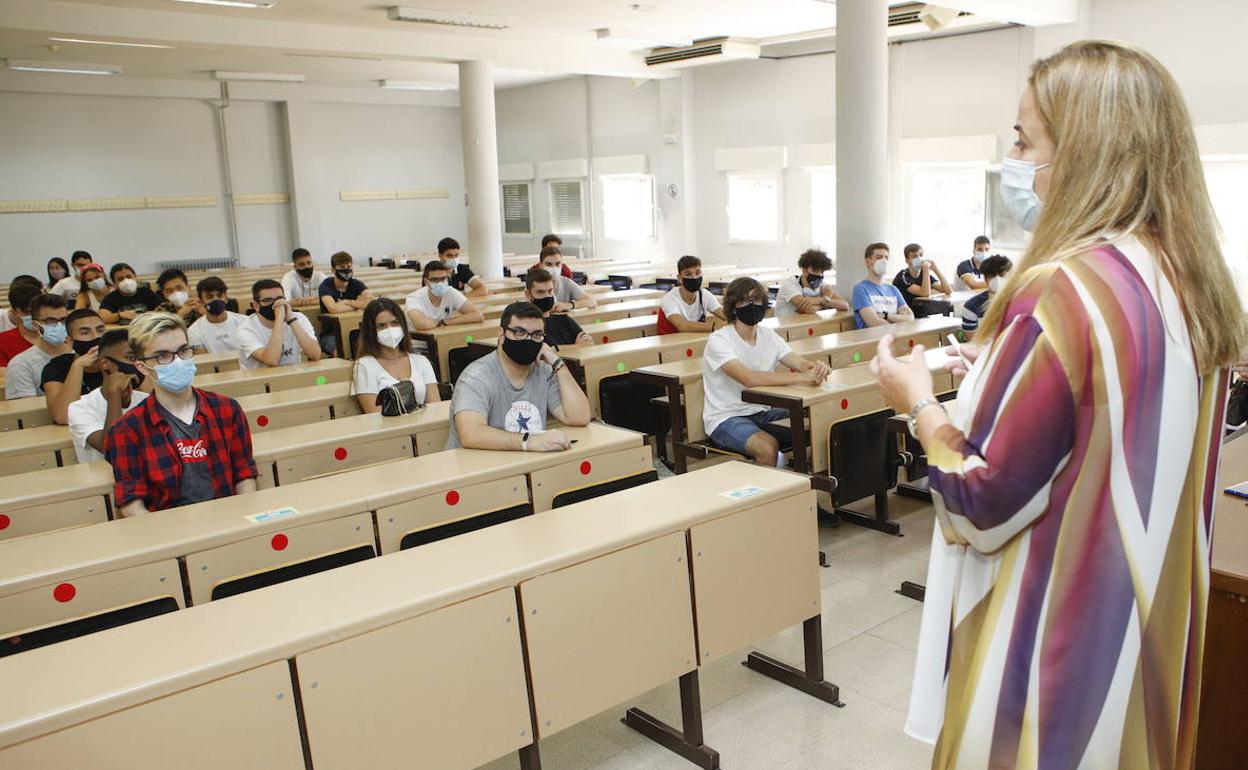 Alumnos de la Escuela Politécnica de Cáceres durante una clase.