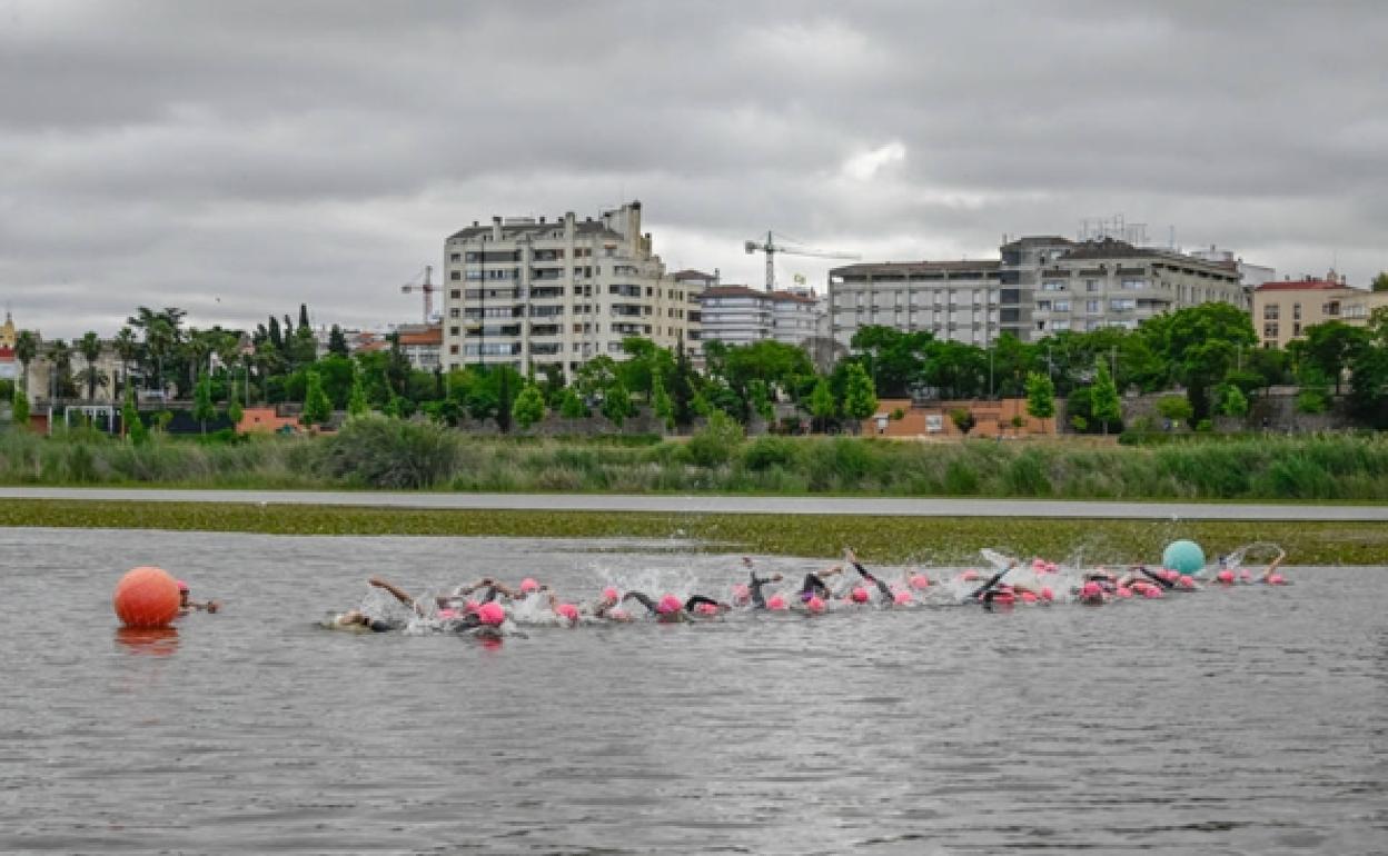 Participantes de una edición anterior del Triatlón Puerta de Palma.