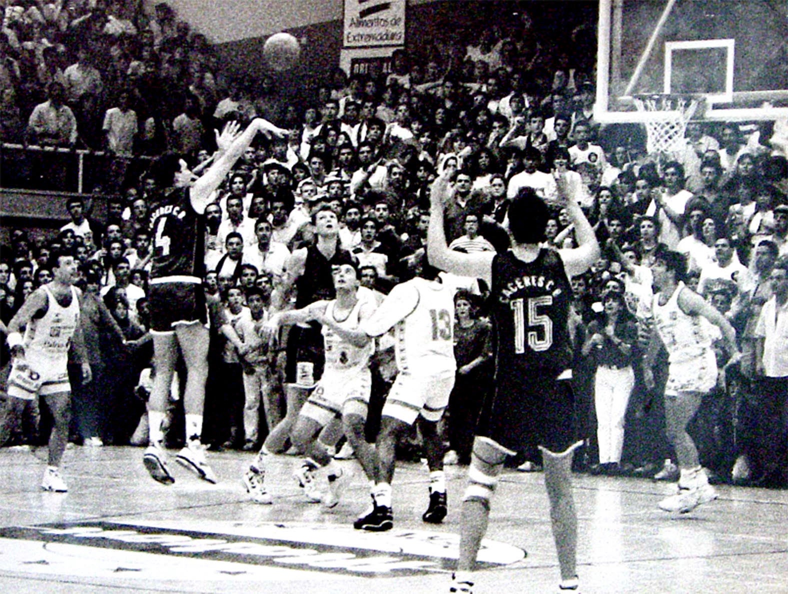 Fotos: Los protagonistas del ascenso del Cáceres a la ACB rememoran su gesta tres décadas después