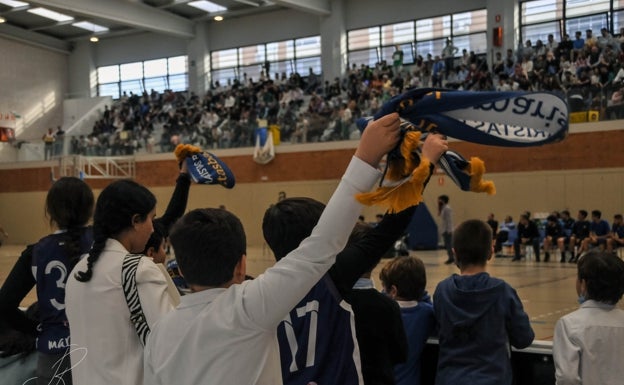 Gran ambiente en el pabellón de Maristas, que se quedó pequeño en la final. 