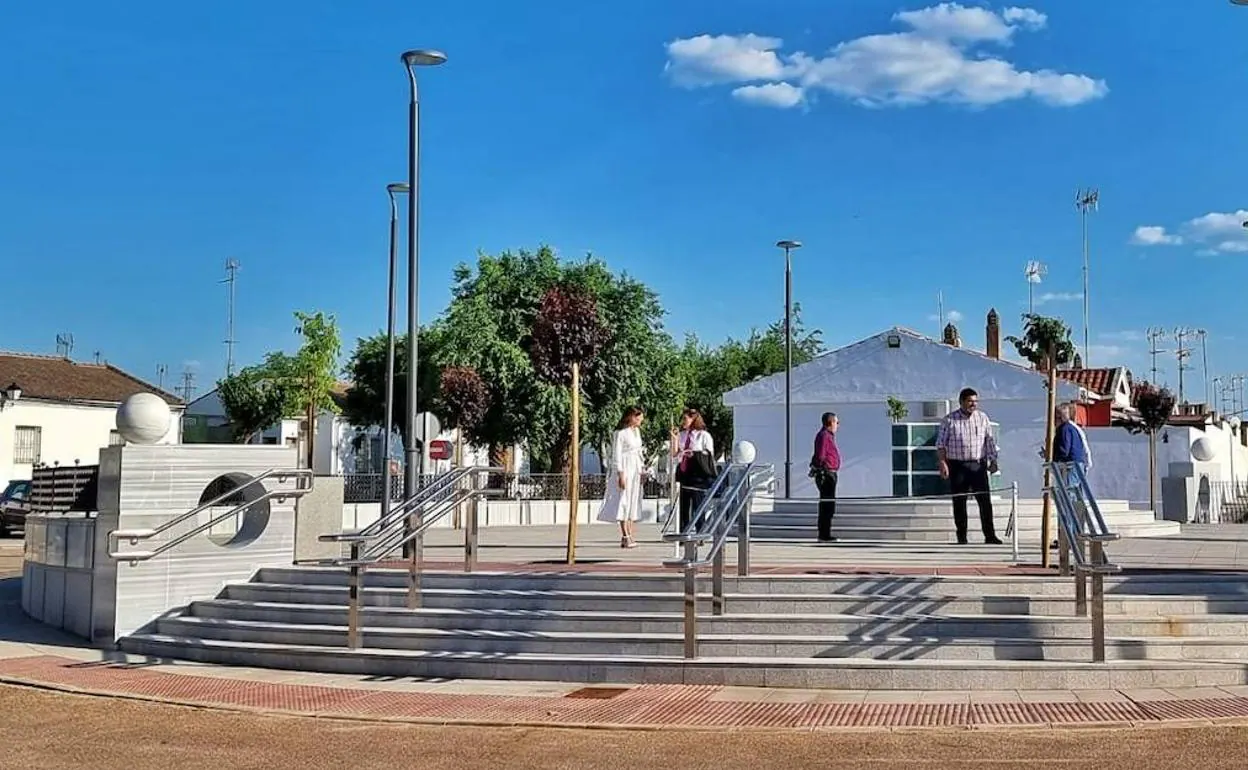 Inaugurada la renovación de dos plazas en La Haba
