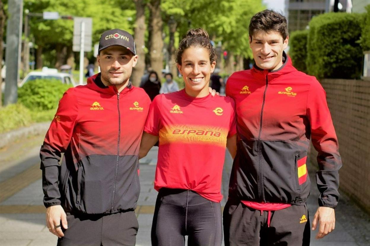 Miriam Casillas junto a Roberto Sánchez y Antonio Serrat. 