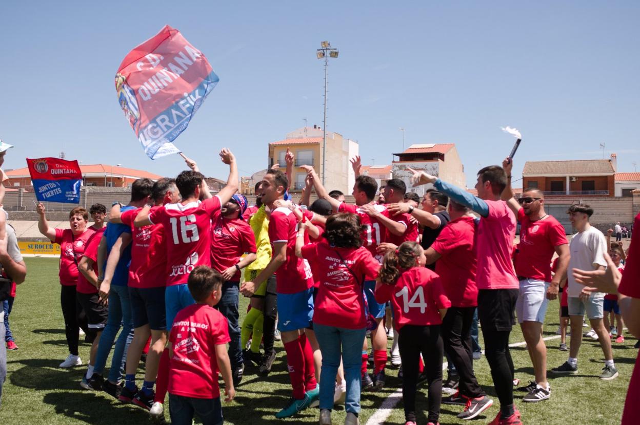 Celebración del ascenso del Quintana en una temporada para el recuerdo. 