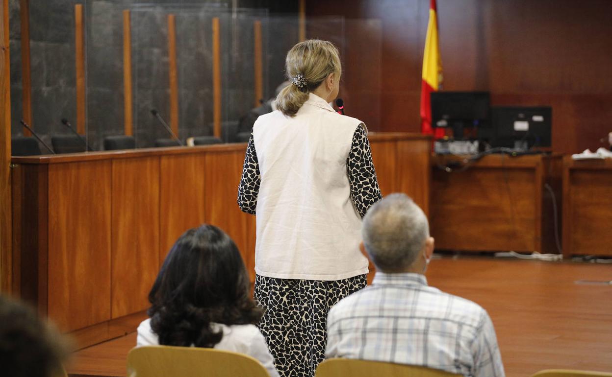 Los tres acusados en el juicio en la Audiencia de Cáceres. 