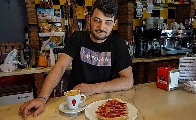 Desayuno en el Mesón Tremeño. 