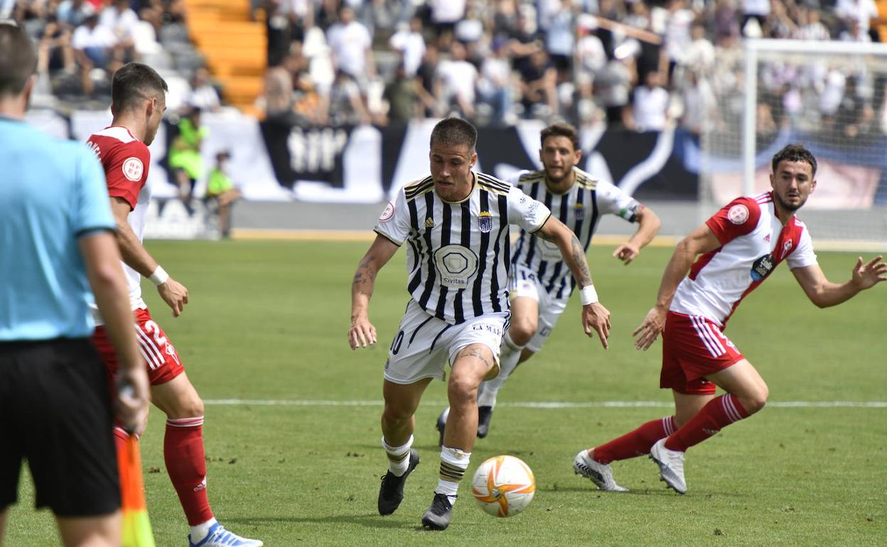 Aquino, uno de los destacados ante el Celta B, apunta a titular. 