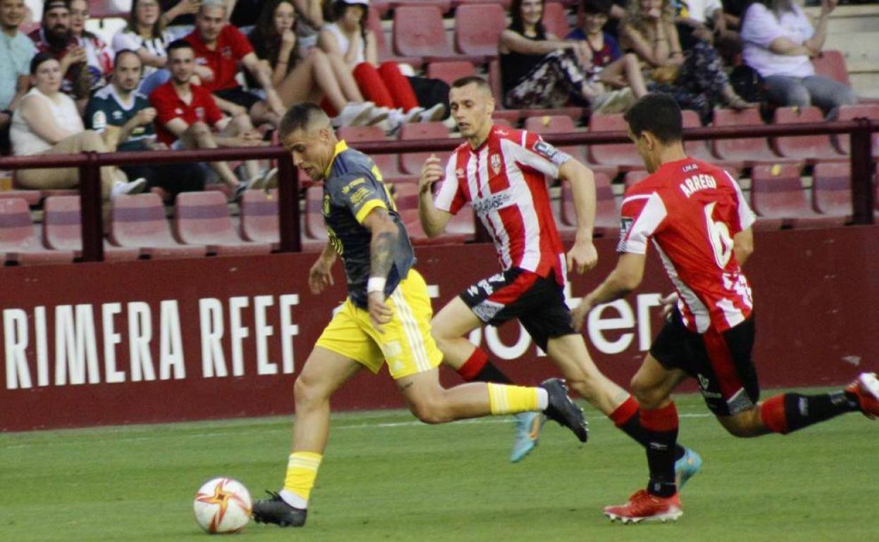 Dani Aquino, que tuvo dos ocasiones claras, no estuvo acertado de cara a puerta. 
