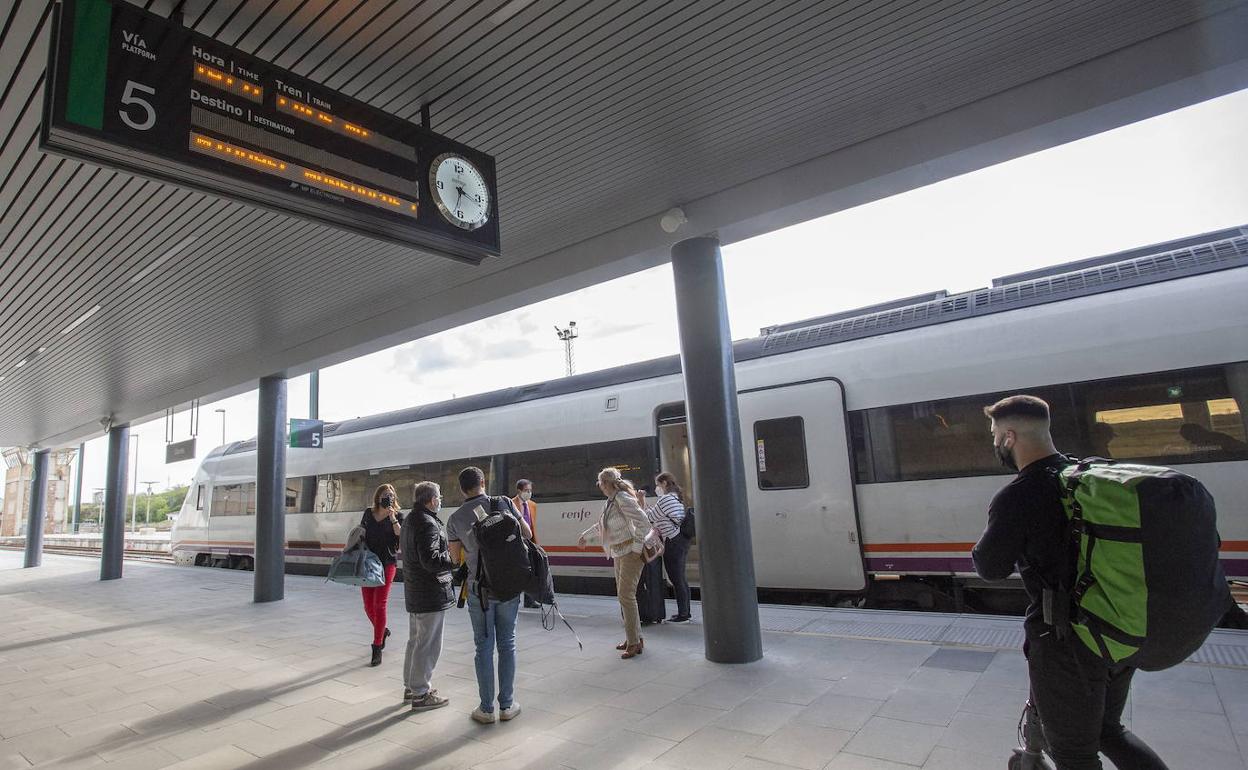 Tren en la estación de Cáceres. 
