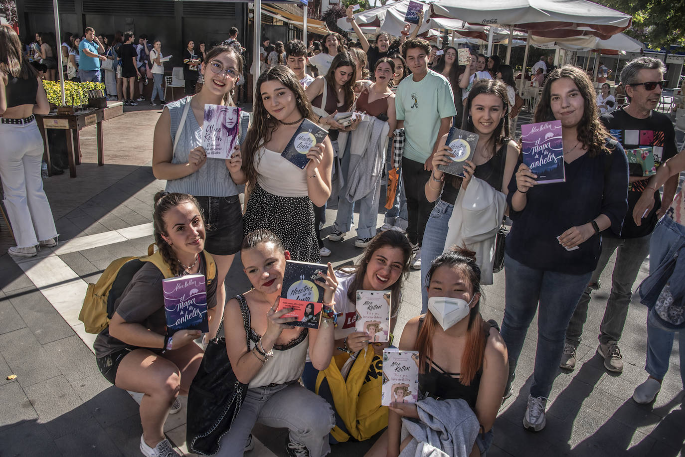 Fotos: El fenómeno fan llega a la Feria del Libro de Badajoz con Alice Kellen
