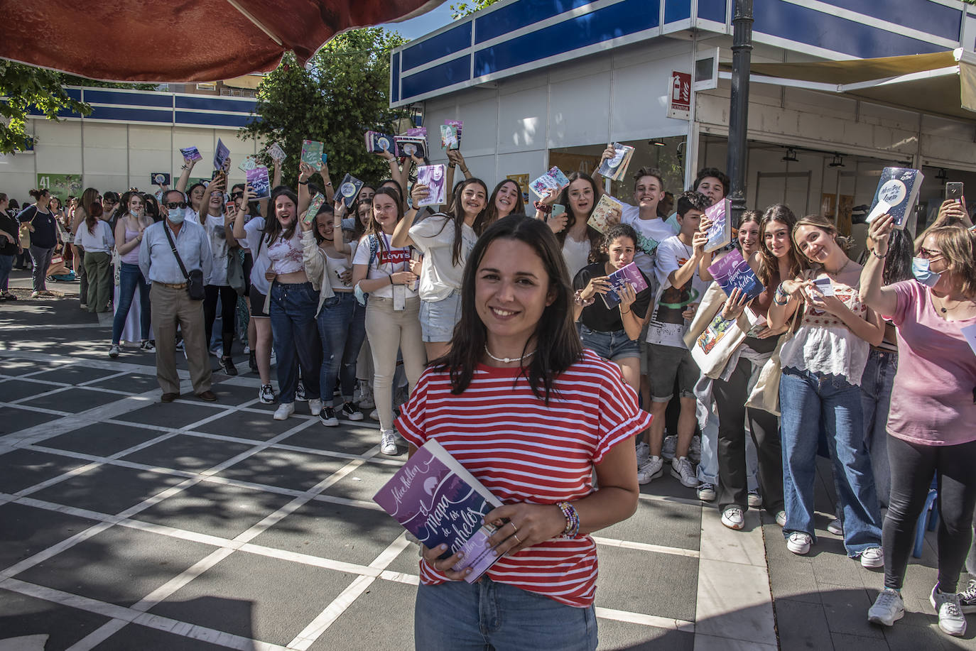 Fotos: El fenómeno fan llega a la Feria del Libro de Badajoz con Alice Kellen