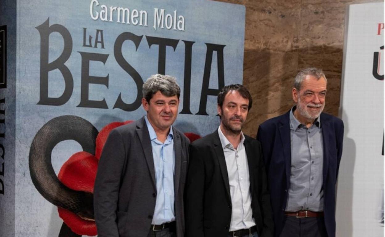 Antonio Mercero, Agustín Martínez y Jorge Díaz, los creadores de Carmen Mola y ganadores del Planeta 2021. hoy