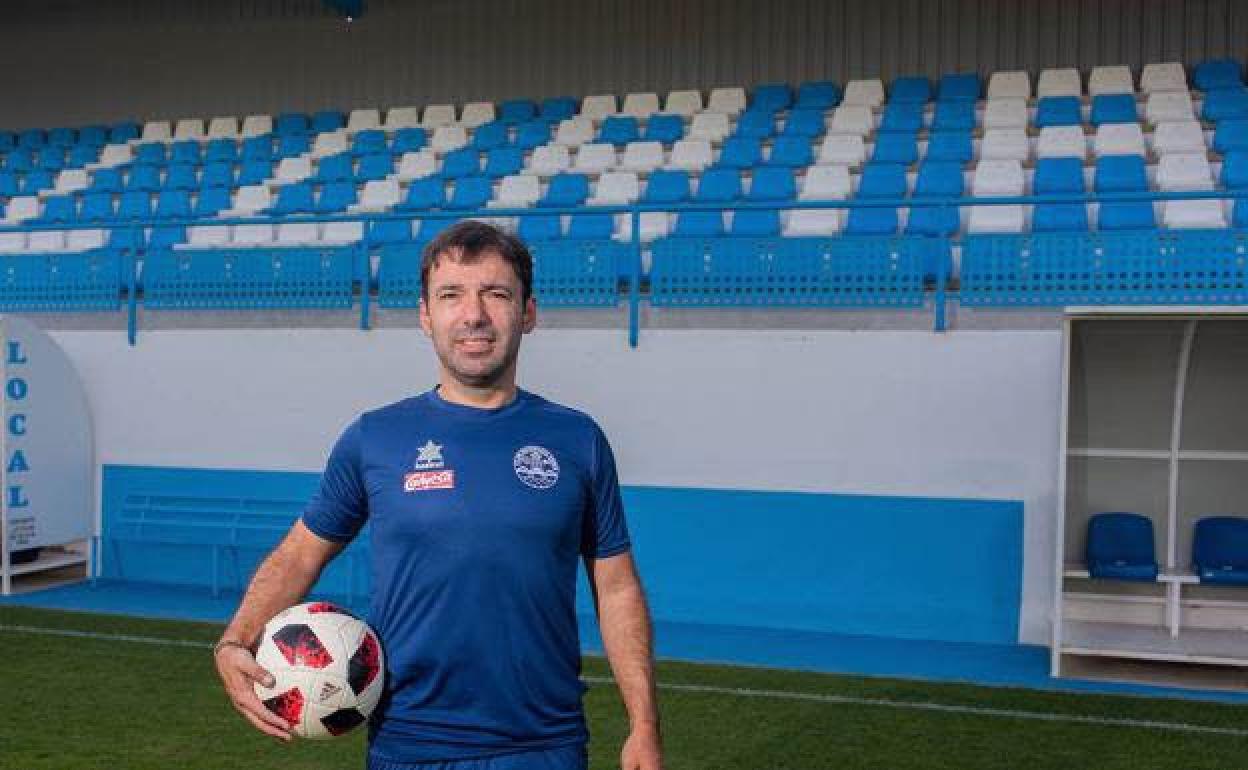 Rai Rosa, ya exentrenador del Coria. 