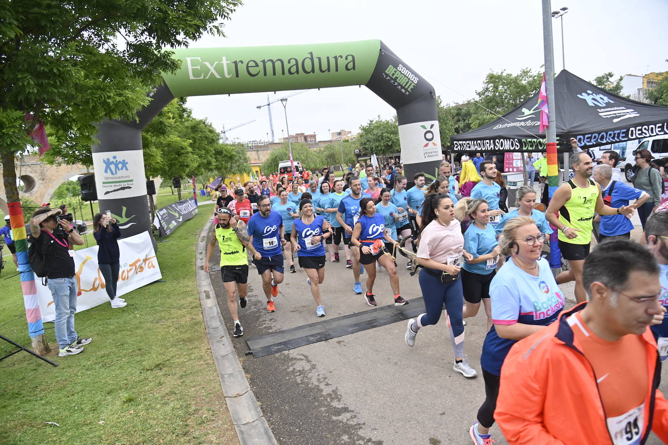 Fotos: FIesta en la VI Carrera por la Diversidad &#039;Los Palomos-Aqualia&#039; de Badajoz