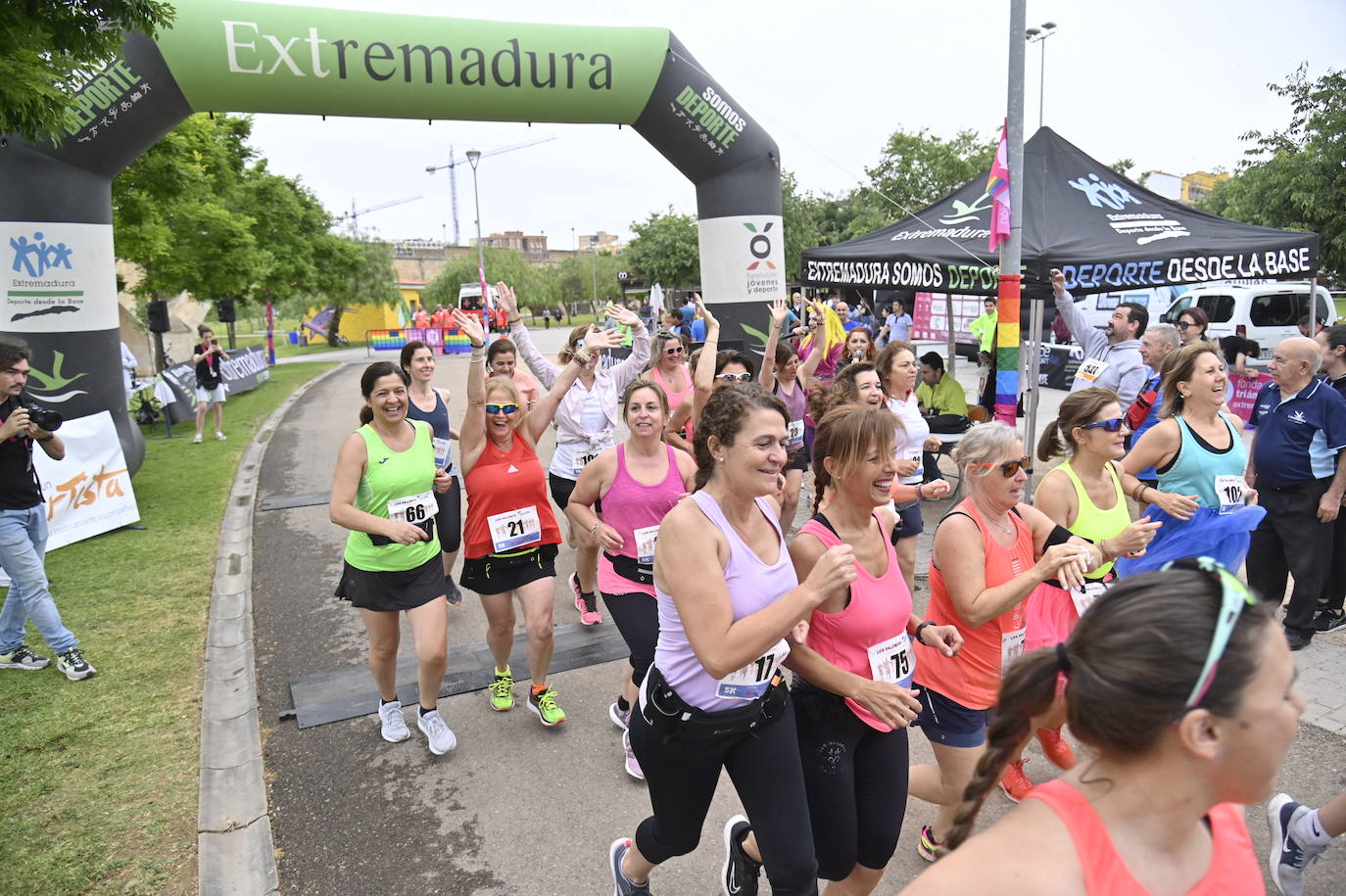 Fotos: FIesta en la VI Carrera por la Diversidad &#039;Los Palomos-Aqualia&#039; de Badajoz