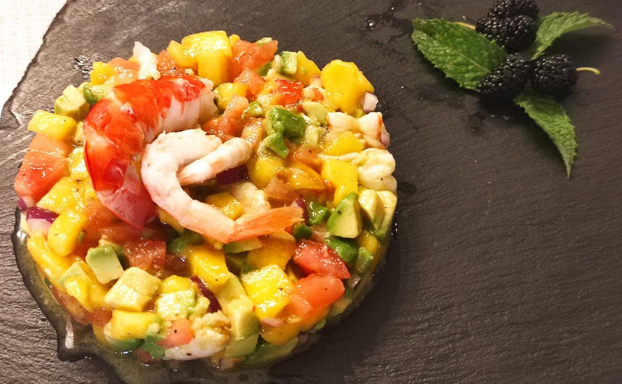 Receta de ceviche de langostinos a los cítricos con aguacate y mango |  