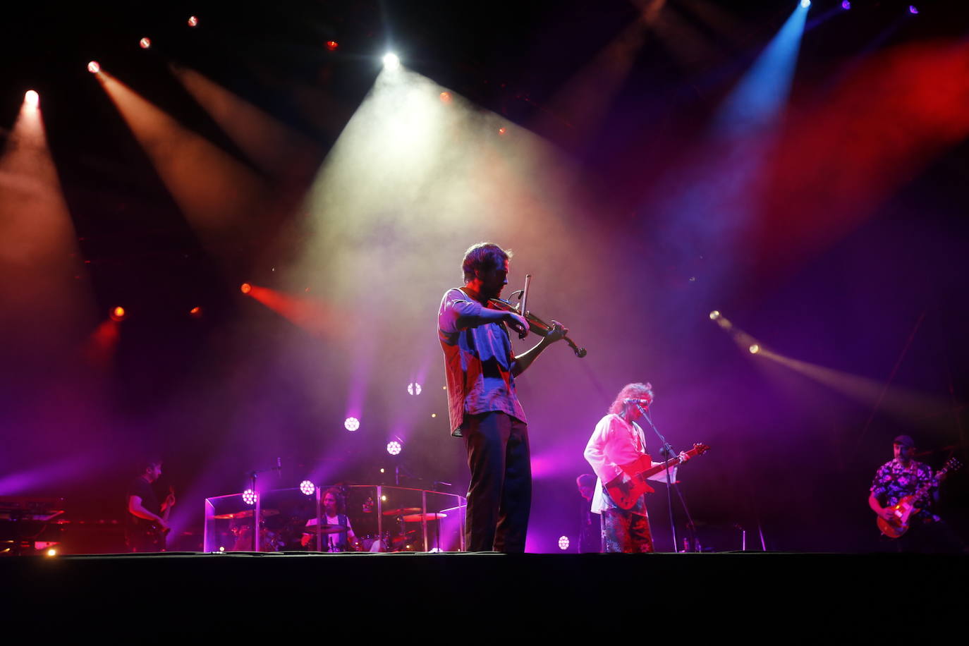 Miles de personas disfrutaron de la actuación del placentino y su banda. 