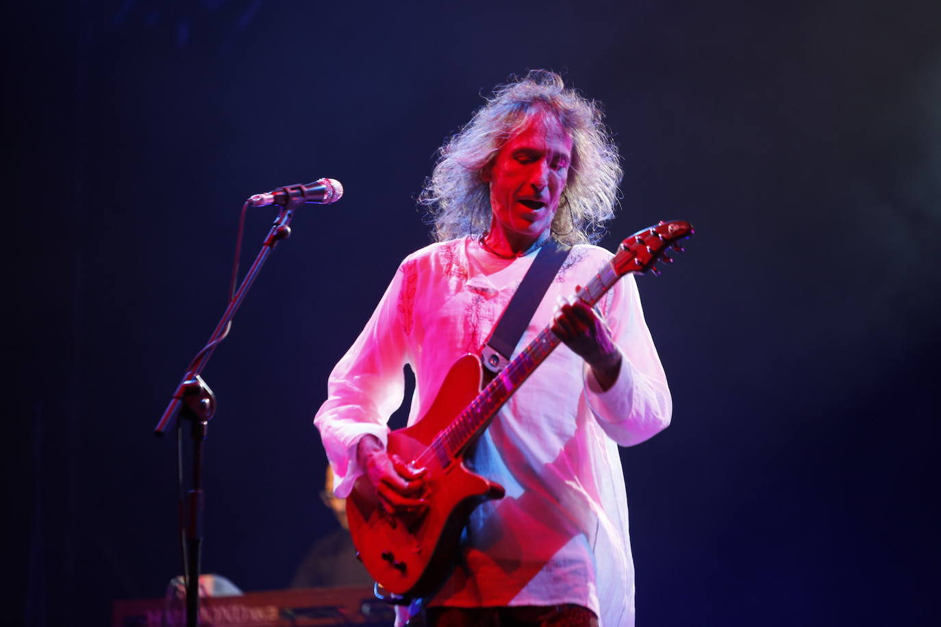 Miles de personas disfrutaron de la actuación del placentino y su banda. 