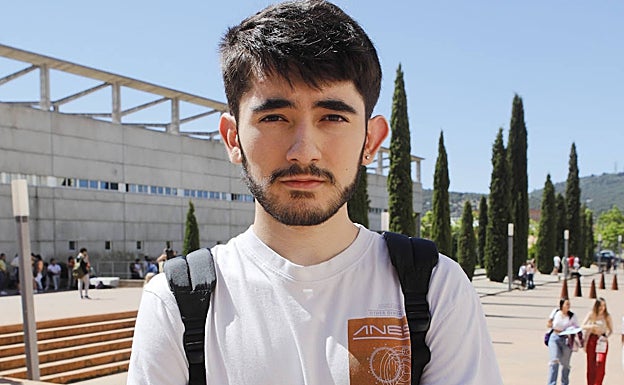 Nicolás Ramajo justo después de hacer el examen de Lengua y Literatura.