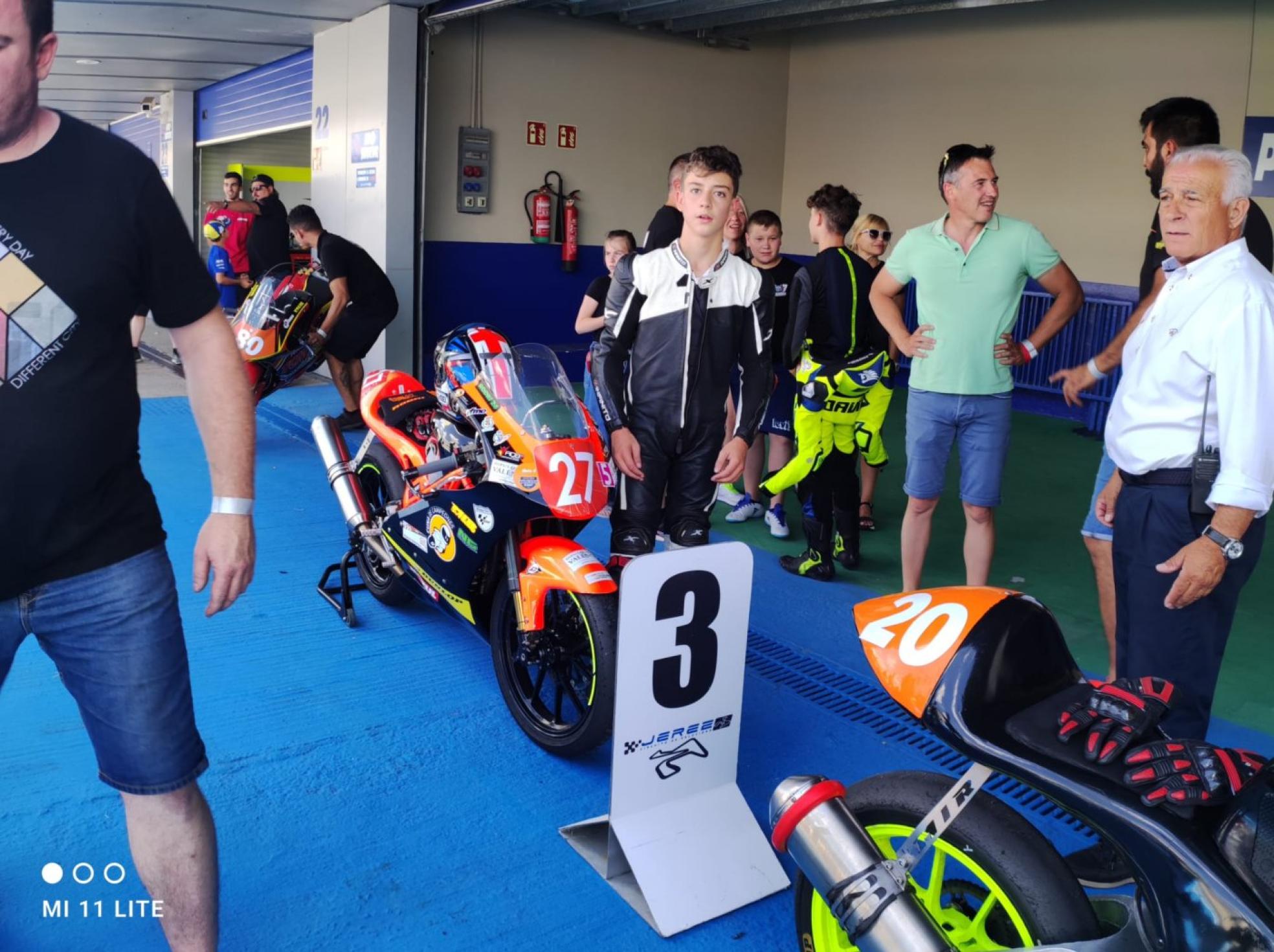 Rodrigo Domínguez, en el box de su equipo Cuna de Campeones en Jerez de la Frontera. 