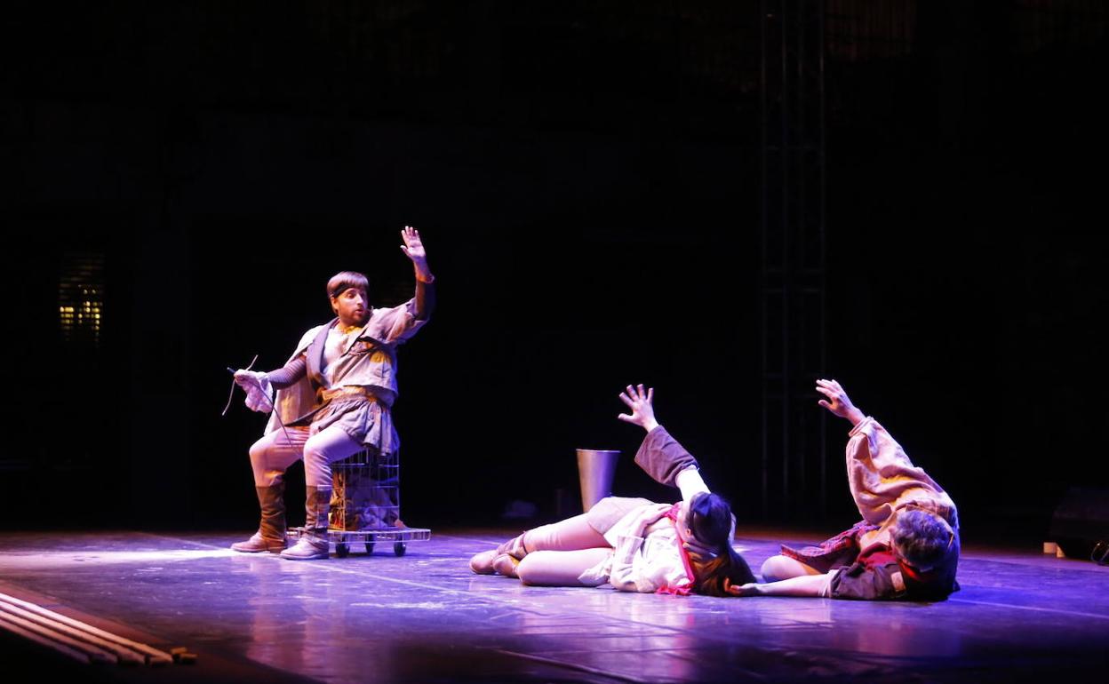 'Los tres mosqueteros' ha abierto el XXXIII Festival de Teatro Clásico de Cáceres. 