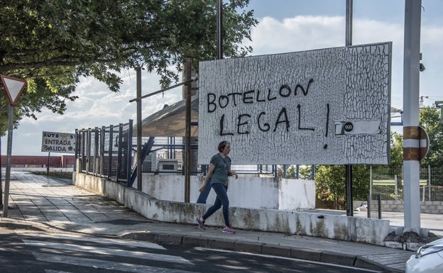 Pintada en Badajoz reivindicando la vuelta del botellón 