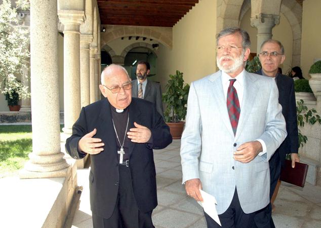 Monseñor Antonio Montero Moreno visita a Juan Carlos Rodríguez Ibarra antes de dejar el Arzobispado de Mérida-Badajoz.