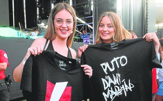 Raquel y Sara llegaron a las cuatro y media de la mañana al estadio. 