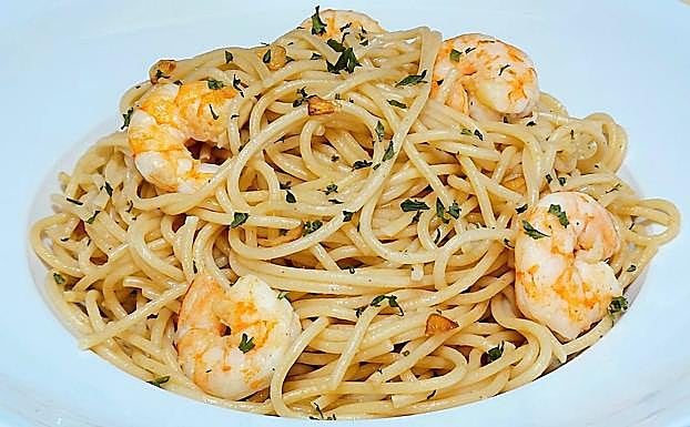 Receta de los espaguetis con langostinos al ajillo de Beatriz Cocina