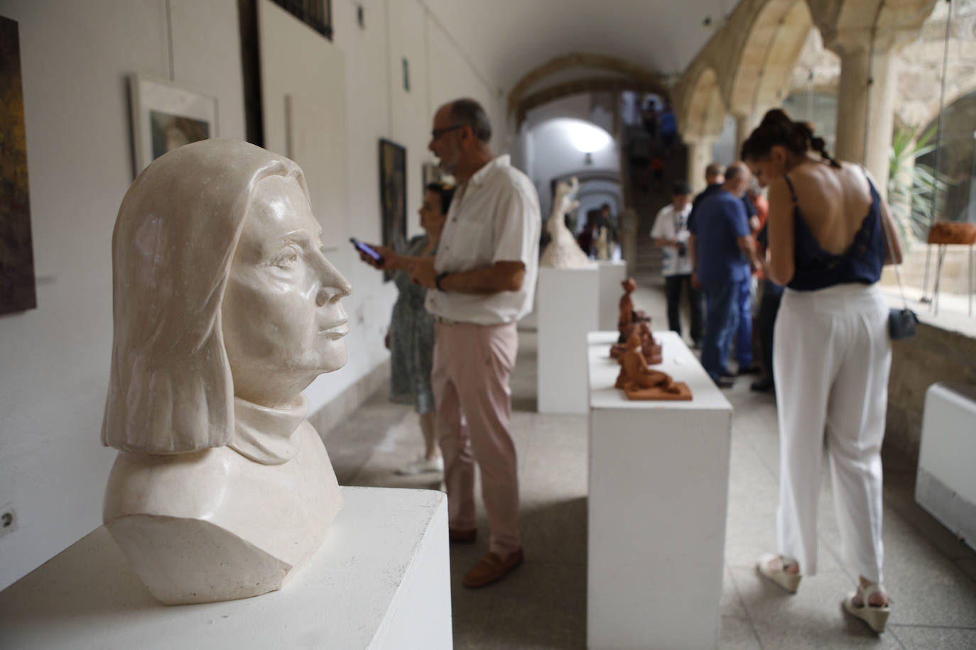 La escuela de arte Eulogio Blasco muestra en el complejo cultural San Francisco obras de alumnos. 
