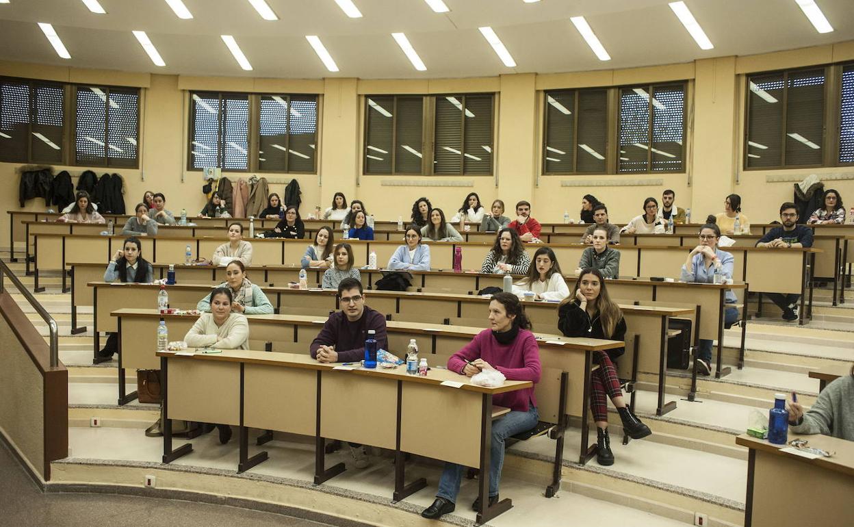 Alumnos del examen MIR del año 2020 en Badajoz. 