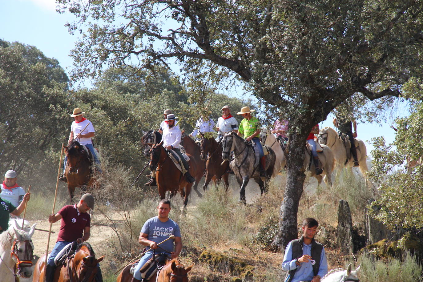 Fotos: Capeones y caballistas vadean el río Alagón