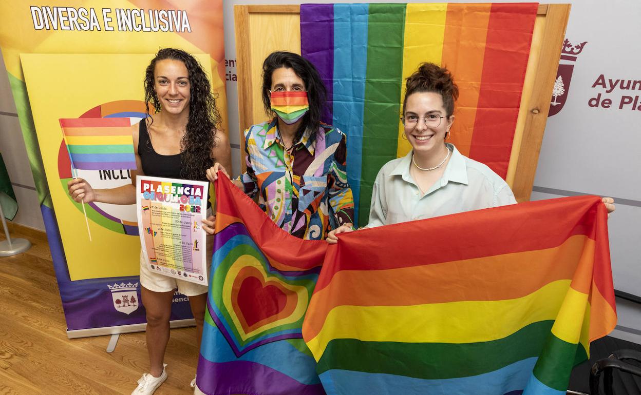 Presentación de las actividades en el Ayuntamiento con motivo del día del orgullo gay. 
