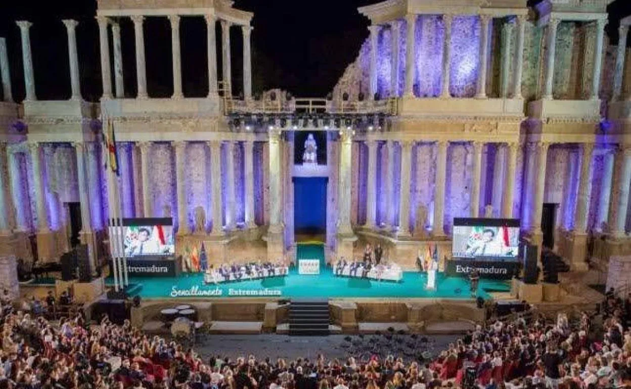 Público congregado el 7 de septiembre en el Teatro Romano en el acto de entrega de las medallas de 2019.