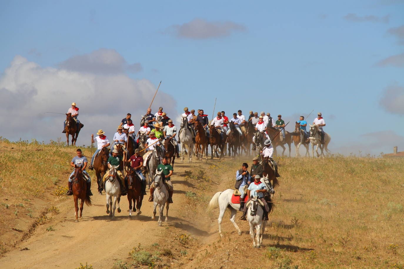 Traslado de los capeones hasta los corrales del encierro, el jueves 23. 