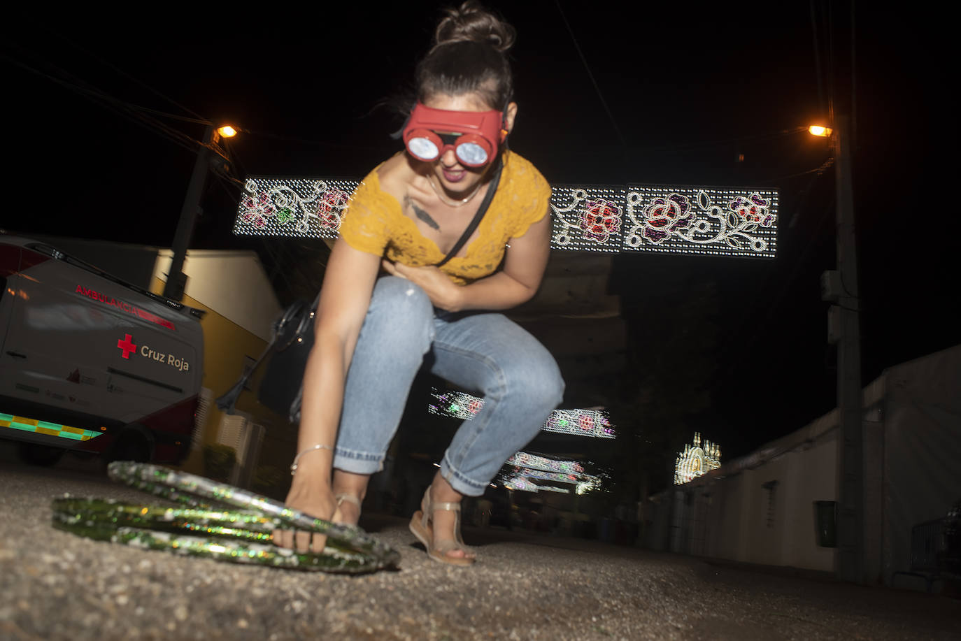 Fotos: HOY pasa una noche con los voluntarios de Cruz Roja en la feria de Badajoz