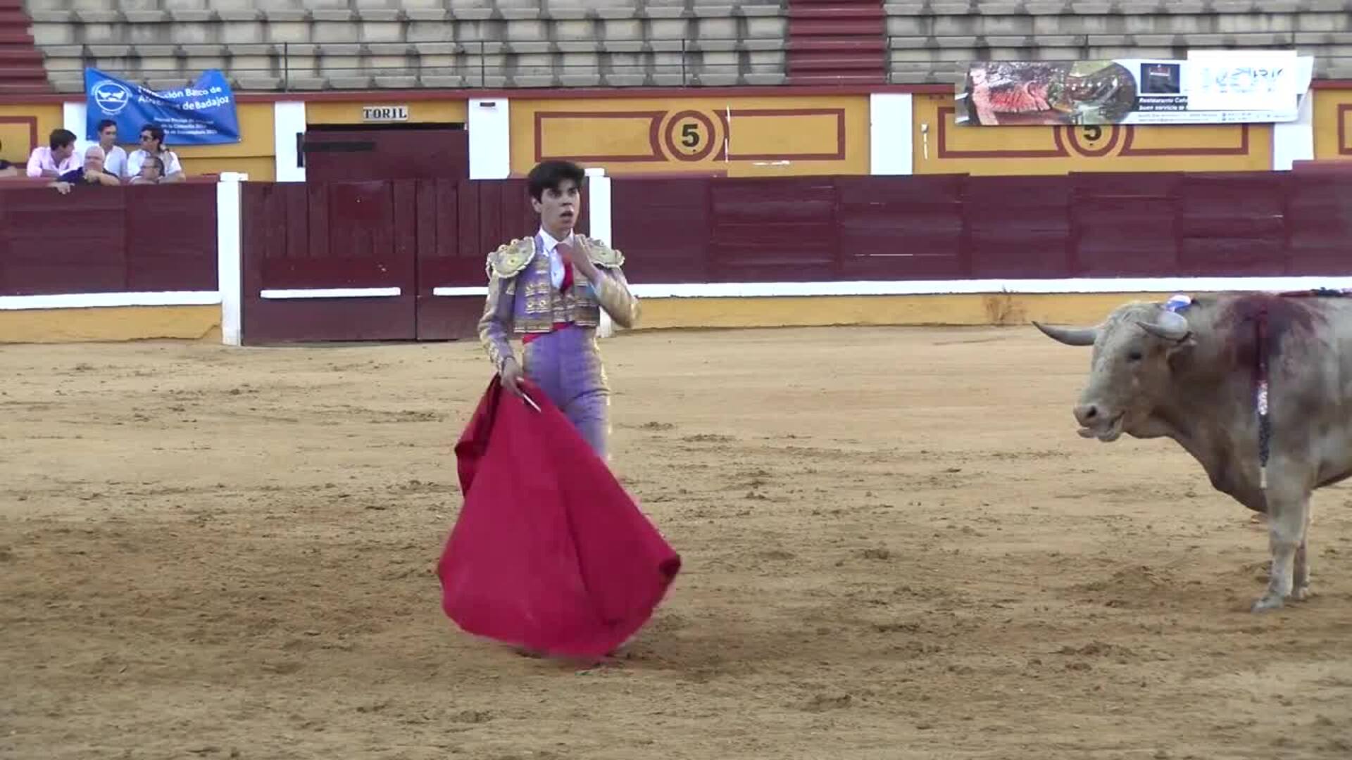 Resumen de la novillada sin picadores en la Feria Taurina de Badajoz