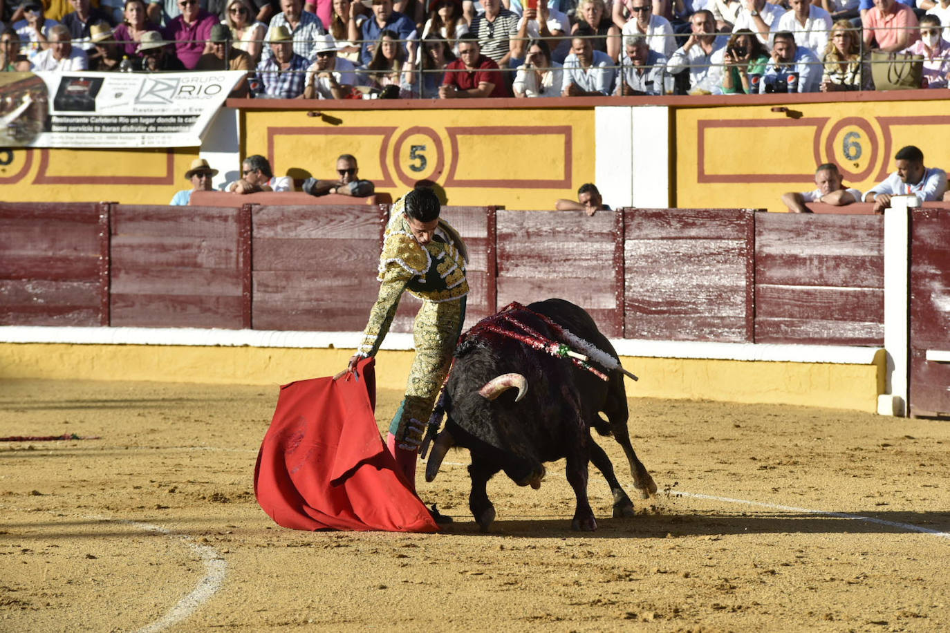 Fotos: Dos orejas para Ferrera en un nuevo fiasco de Zalduendo en Badajoz