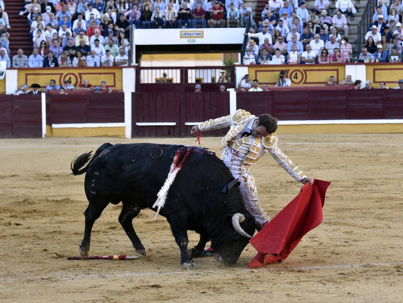 Fotos: Dos orejas para Ferrera en un nuevo fiasco de Zalduendo en Badajoz