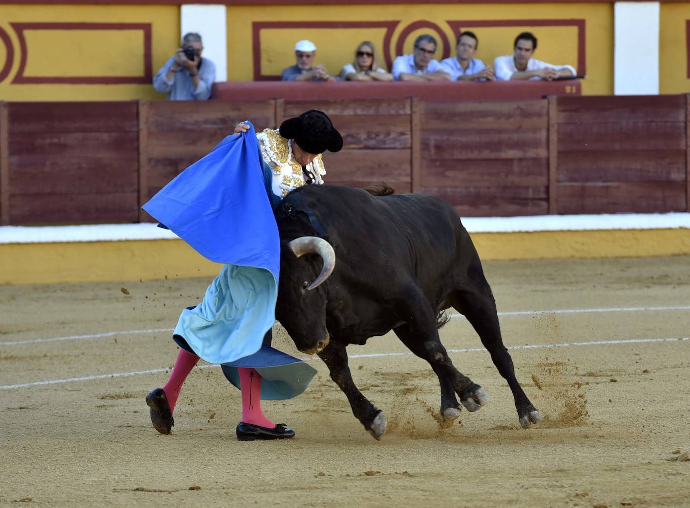 Fotos: Dos orejas para Ferrera en un nuevo fiasco de Zalduendo en Badajoz