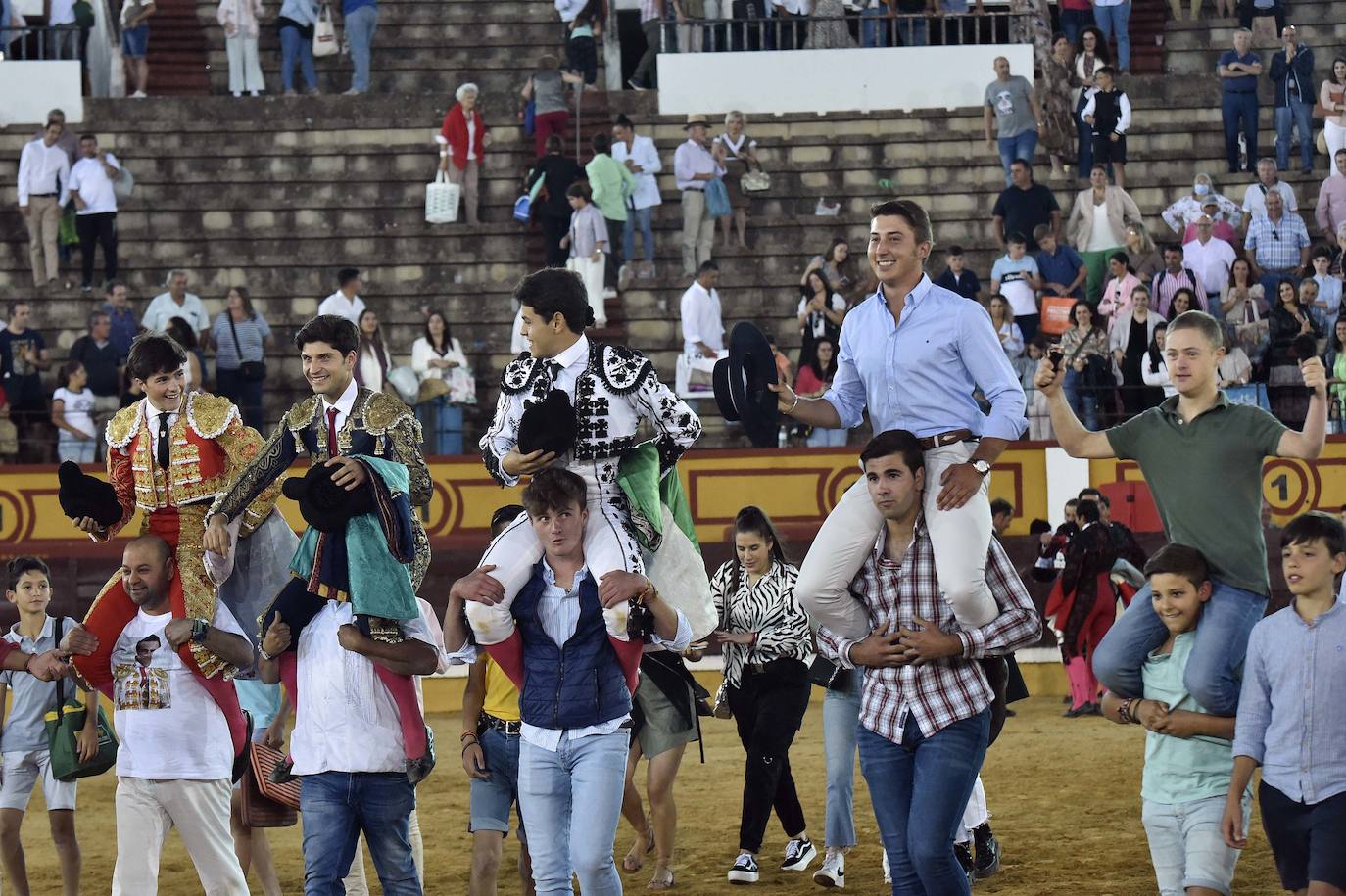 Fotos: Una excepcional novillada de Marca cierra la feria taurina de Badajoz