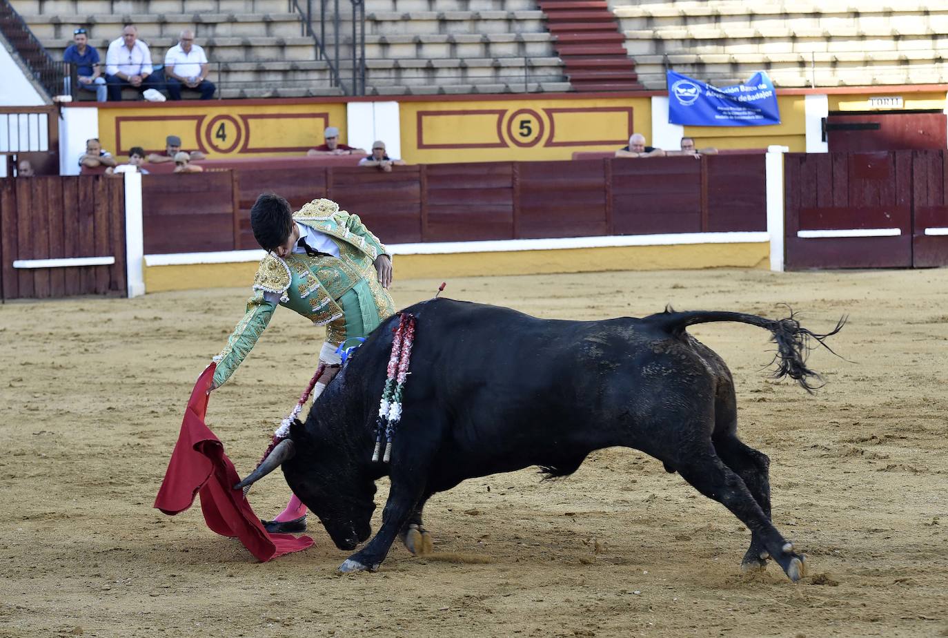 Fotos: Una excepcional novillada de Marca cierra la feria taurina de Badajoz