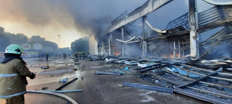 Fotos: Ataque con misiles a un centro comercial en Ucrania